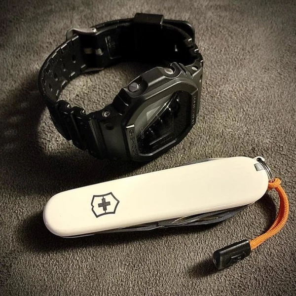 Victorinox Spartan - White 6 Victorinox Spartan - White